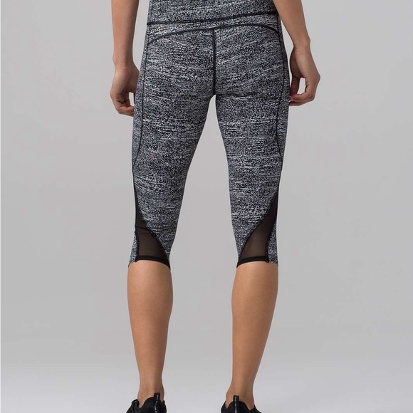 Lululemon Pace Perfect Crop 17” Size 8 - Picture 5 of 11